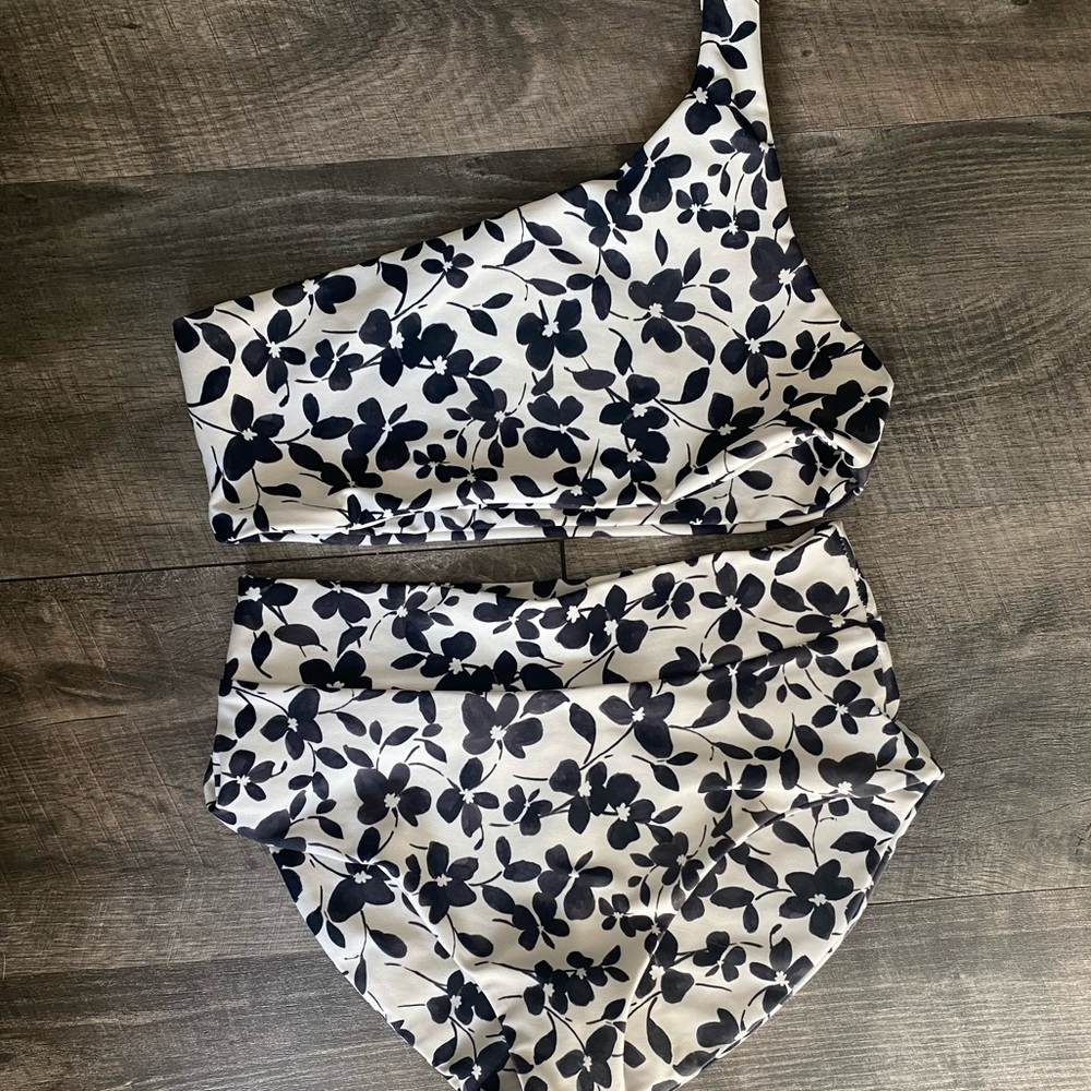 Skatie Scarlette bottom and Ellis top.